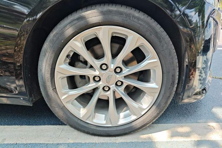 Used Cadillac CT5 2022 28T Luxury Version (Standard Edition) Right Front Wheel Hub