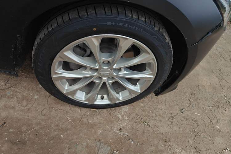 Used Cadillac CT5 2022 28T Luxury Edition Right Front Wheel Hub