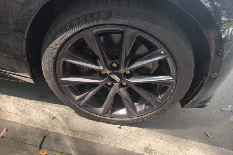 Used Cadillac CT5 2022 28T Platinum Super Driver-Assistance Edition Right Front Wheel Hub