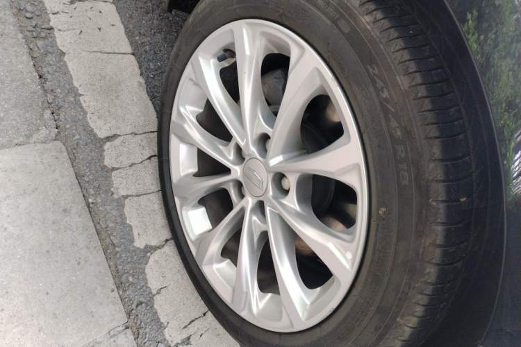 Used Cadillac CT5 2022 28T Luxury Version (Standard Edition) Right Front Wheel Hub