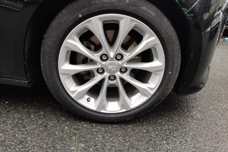 Used Cadillac CT5 2022 28T Luxury Version (Standard Edition) Right Front Wheel Hub