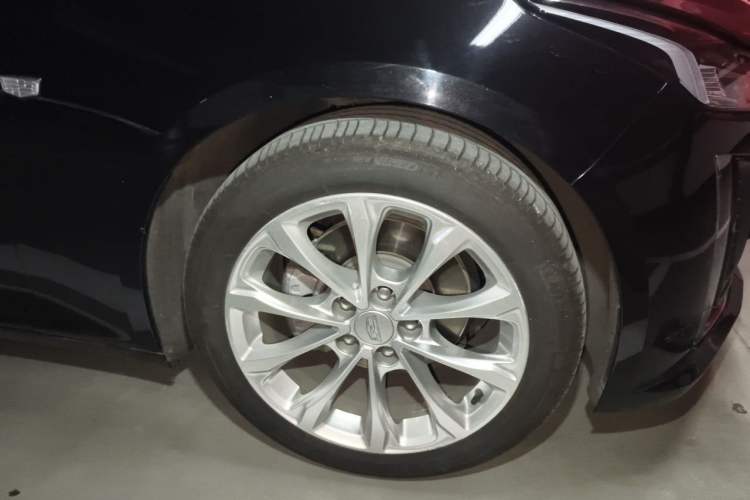 Used Cadillac CT5 2022 28T Luxury Version (Standard Edition) Right Front Wheel Hub