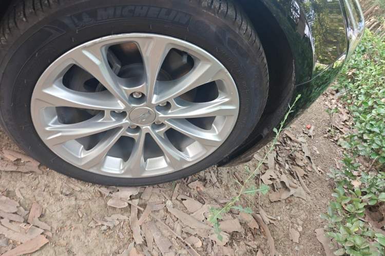 Used Cadillac CT5 2022 28T Luxury Version (Standard Edition) Right Front Wheel Hub
