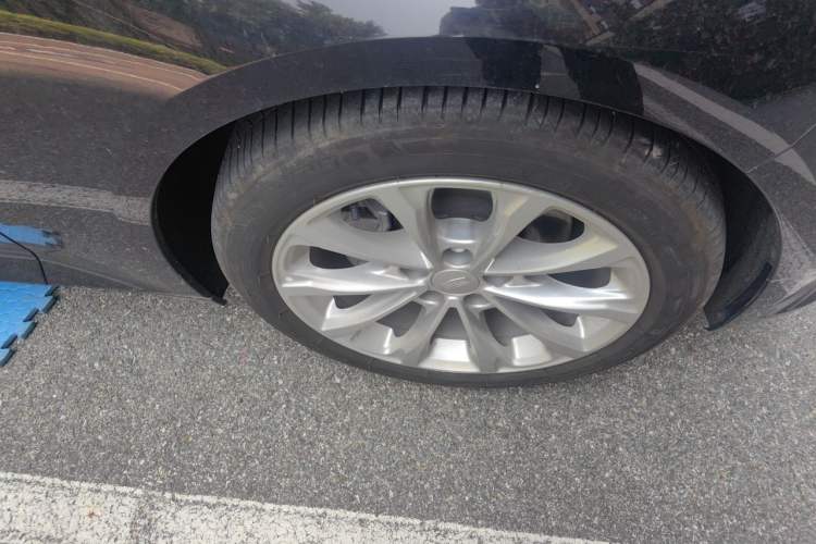 Used Cadillac CT5 2022 28T Luxury Version (Standard Edition) Right Front Wheel Hub