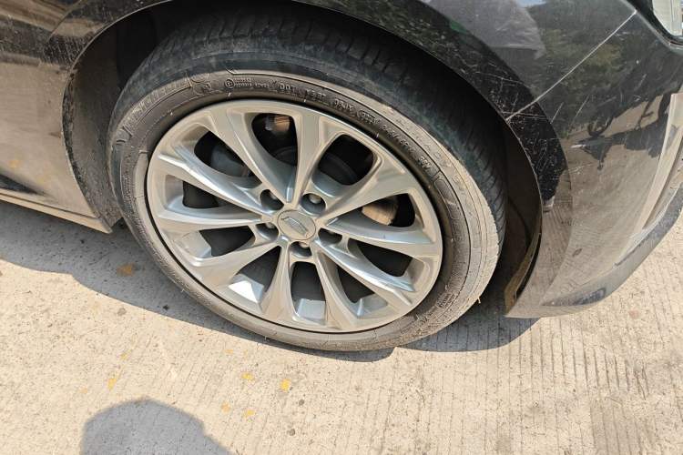 Used Cadillac CT5 2022 28T Luxury Version (Standard Edition) Right Front Wheel Hub