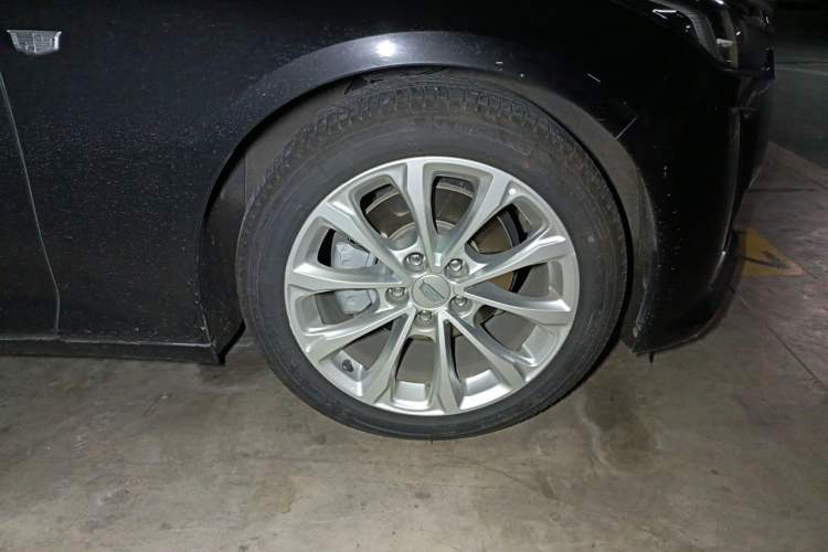 Used Cadillac CT5 2022 28T Luxury Version (Standard Edition) Right Front Wheel Hub