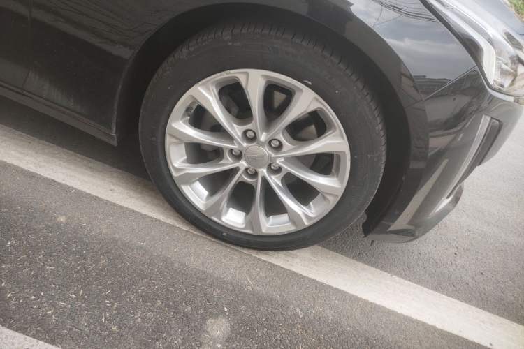 Used Cadillac CT5 2022 28T Luxury Version (Standard Edition) Right Front Wheel Hub