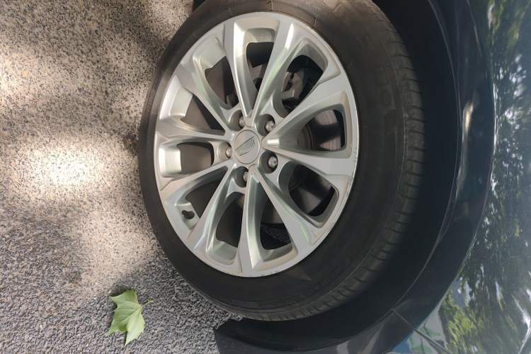 Used Cadillac CT5 2022 28T Luxury Version (Standard Edition) Right Front Wheel Hub