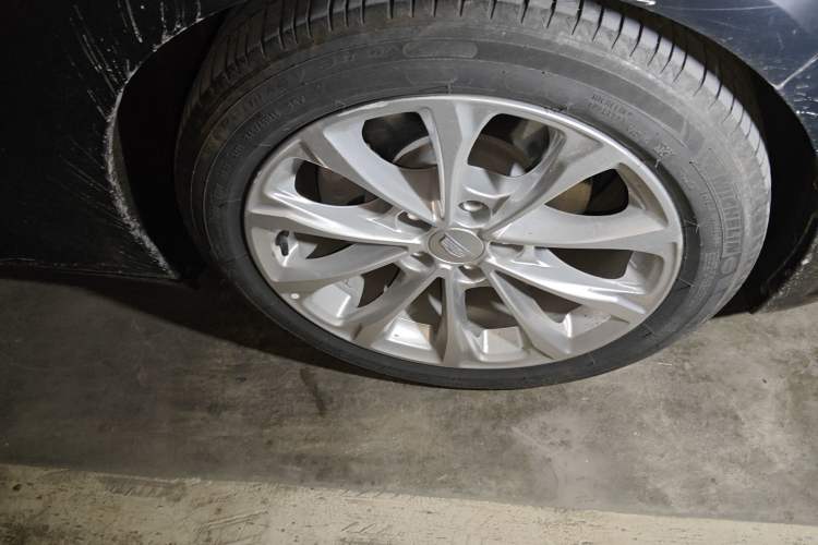 Used Cadillac CT5 2022 28T Luxury Version (Standard Edition) Right Front Wheel Hub
