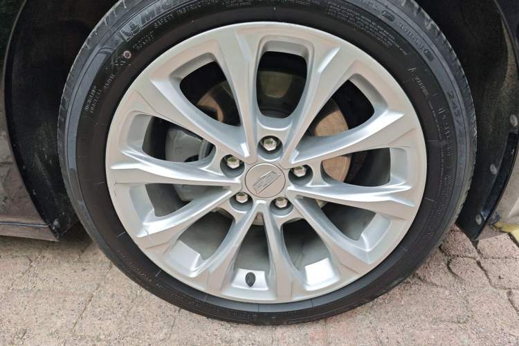 Used Cadillac CT5 2022 28T Luxury Version (Standard Edition) Right Front Wheel Hub