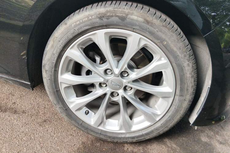 Used Cadillac CT5 2022 28T Luxury Edition Right Front Wheel Hub