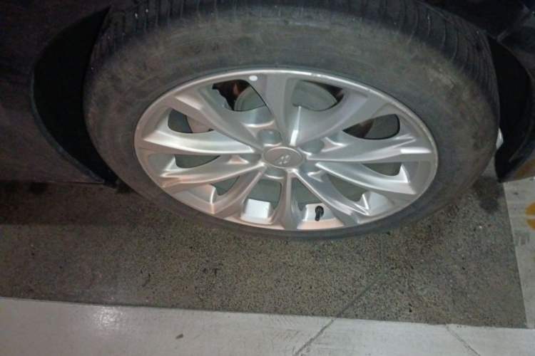 Used Cadillac CT5 2022 28T Luxury Version (Standard Edition) Right Front Wheel Hub