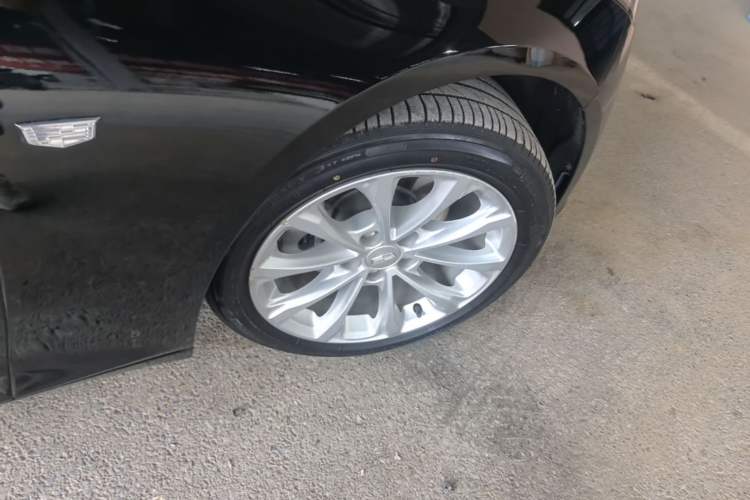 Used Cadillac CT5 2022 28T Luxury Version (Standard Edition) Right Rear Wheel Hub