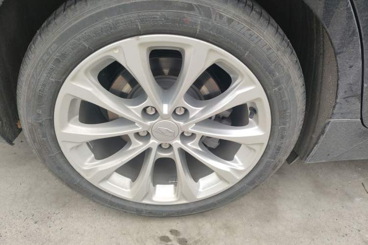 Used Cadillac CT5 2022 28T Luxury Edition Right Rear Wheel Hub
