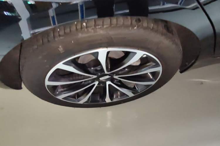 Used Cadillac CT5 2022 28T Prestige Edition Right Rear Wheel Hub