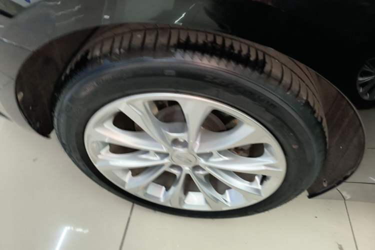 Used Cadillac CT5 2022 28T Luxury Edition Right Rear Wheel Hub