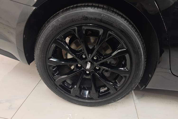 Used Cadillac CT5 2022 28T Luxury Edition Right Rear Wheel Hub