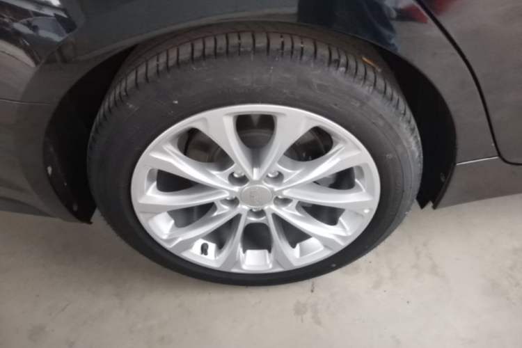 Used Cadillac CT5 2022 28T Luxury Version (Standard Edition) Right Rear Wheel Hub