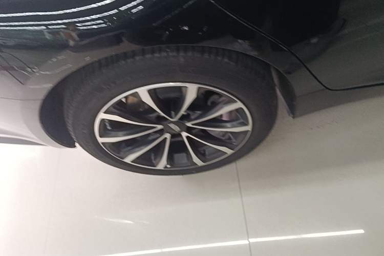 Used Cadillac CT5 2022 28T Prestige Edition Right Rear Wheel Hub