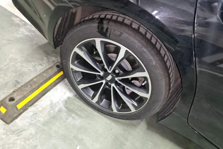 Used Cadillac CT5 2022 28T Prestige Edition Right Rear Wheel Hub
