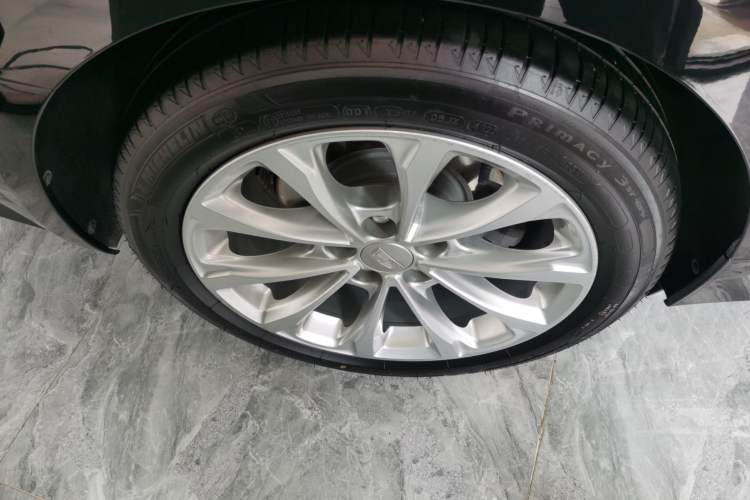 Used Cadillac CT5 2022 28T Luxury Edition Right Rear Wheel Hub