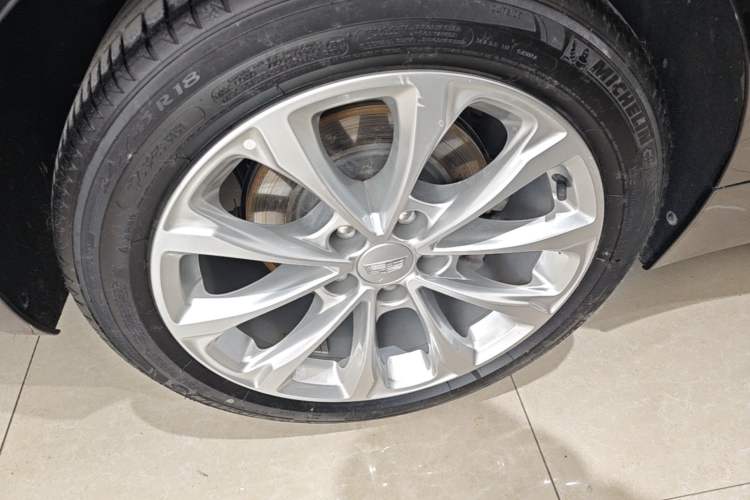 Used Cadillac CT5 2022 28T Luxury Version (Standard Edition) Right Rear Wheel Hub