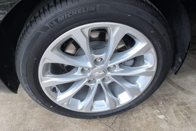 Used Cadillac CT5 2022 28T Luxury Version (Standard Edition) Right Rear Wheel Hub