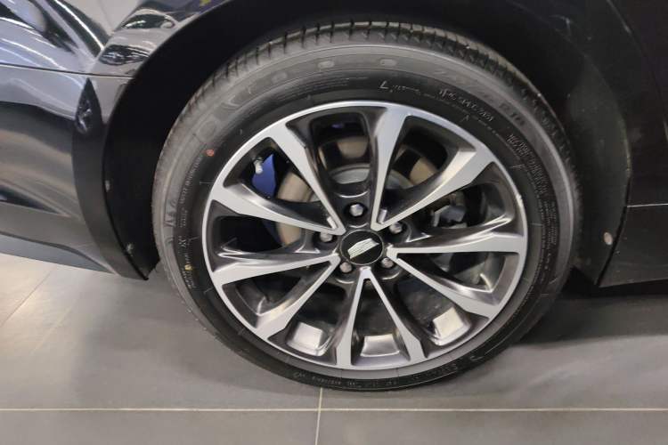 Used Cadillac CT5 2022 28T Prestige Edition Right Rear Wheel Hub