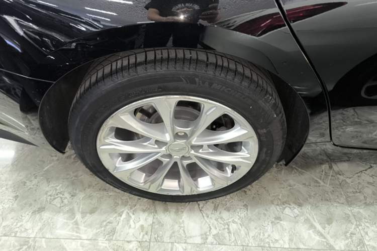Used Cadillac CT5 2022 28T Luxury Edition Right Rear Wheel Hub