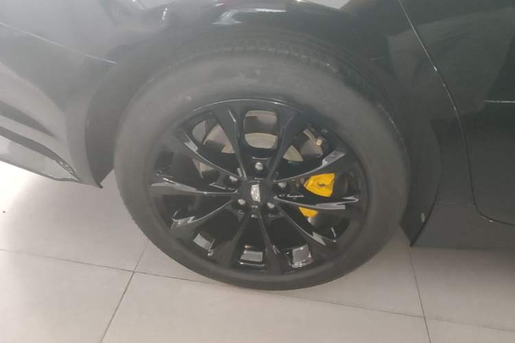 Used Cadillac CT5 2022 28T Luxury Version (Standard Edition) Right Rear Wheel Hub