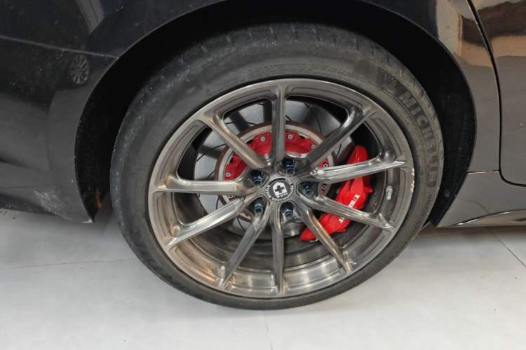 Used Cadillac CT5 2022 28T Platinum Edition Right Rear Wheel Hub