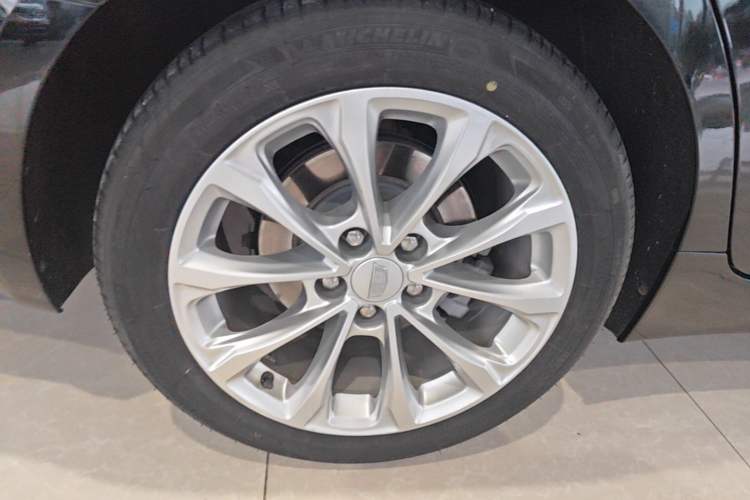 Used Cadillac CT5 2022 28T Luxury Version (Standard Edition) Right Rear Wheel Hub