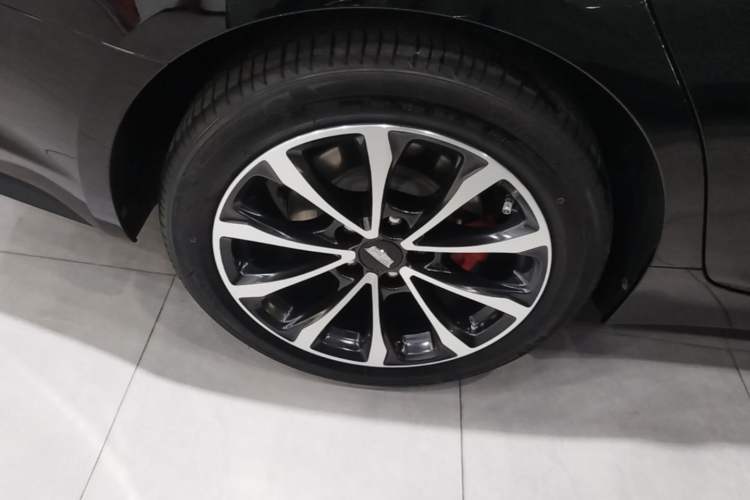 Used Cadillac CT5 2022 28T Prestige Edition Right Rear Wheel Hub
