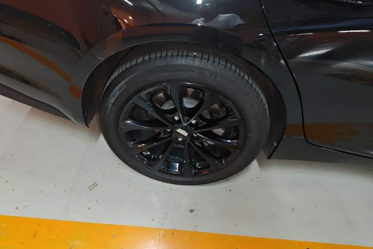 Used Cadillac CT5 2022 28T Luxury Version (Standard Edition) Right Rear Wheel Hub