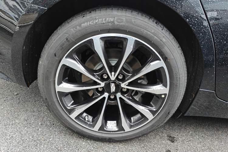 Used Cadillac CT5 2022 28T Prestige Edition Right Rear Wheel Hub