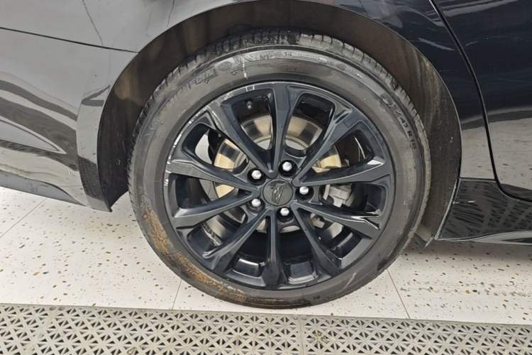 Used Cadillac CT5 2022 28T Luxury Edition Right Rear Wheel Hub