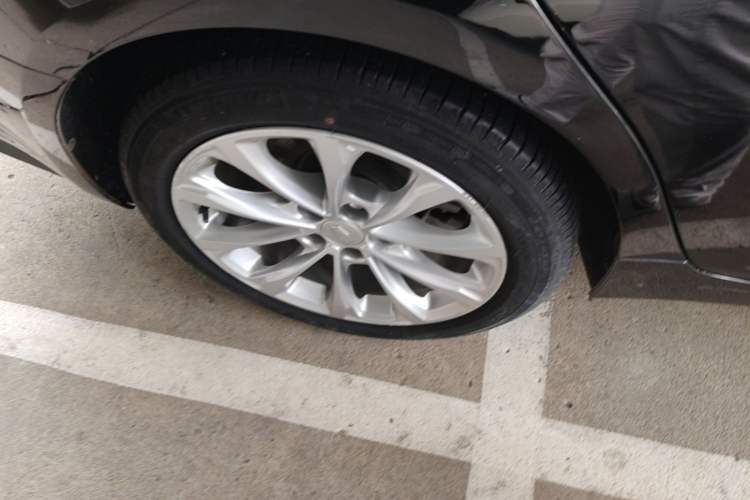 Used Cadillac CT5 2022 28T Luxury Edition Right Rear Wheel Hub