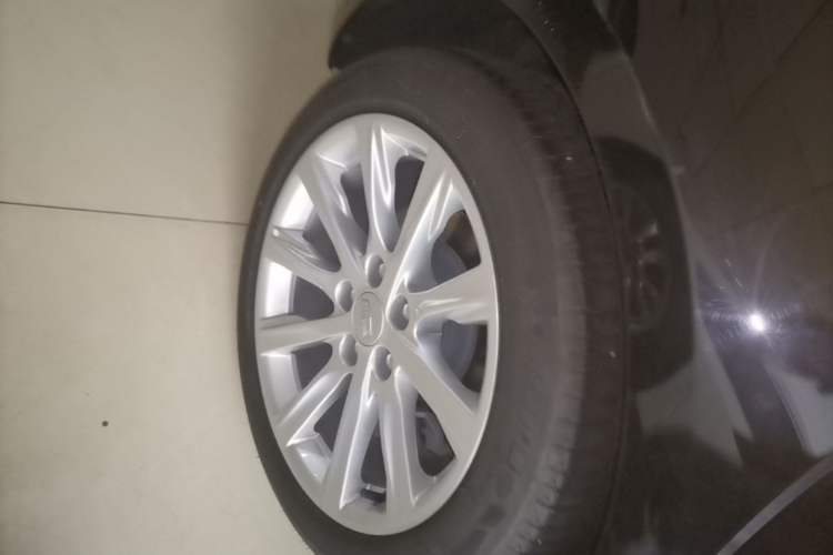Used Cadillac CT5 2022 28T Fashion Edition Right Rear Wheel Hub