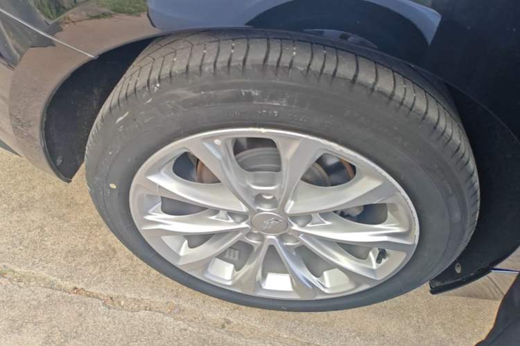 Used Cadillac CT5 2022 28T Luxury Version (Standard Edition) Right Rear Wheel Hub