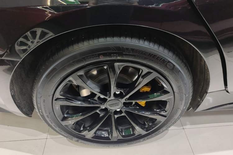 Used Cadillac CT5 2022 28T Luxury Edition Right Rear Wheel Hub