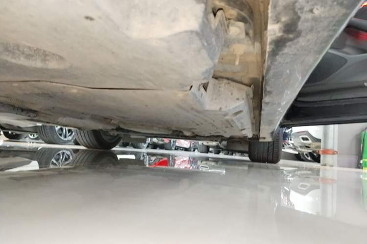 Used Cadillac CT5 2022 28T Luxury Edition Right Side Sill