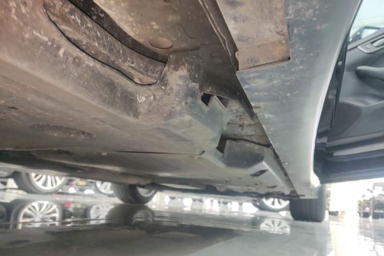 Used Cadillac CT5 2022 28T Luxury Version (Standard Edition) Right Side Sill