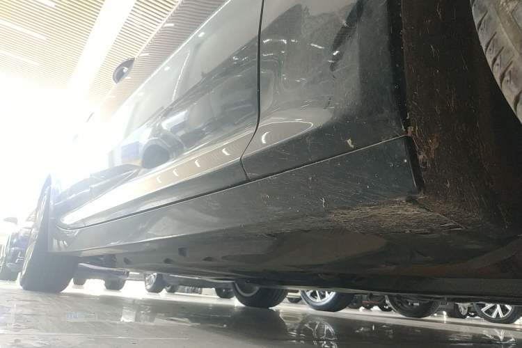 Used Cadillac CT5 2022 28T Luxury Version (Standard Edition) Right Side Sill