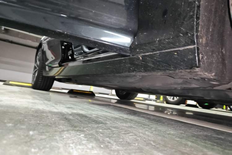 Used Cadillac CT5 2022 28T Prestige Edition Right Side Sill