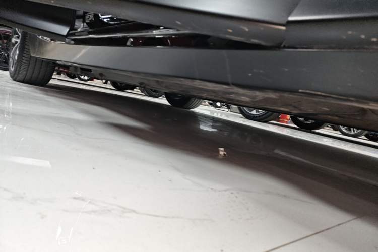 Used Cadillac CT5 2022 28T Prestige Edition Right Side Sill