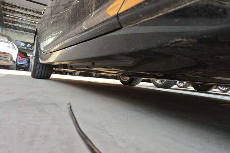 Used Cadillac CT5 2022 28T Luxury Edition Right Side Sill