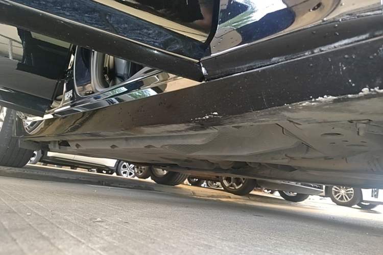Used Cadillac CT5 2022 28T Luxury Edition Right Side Sill