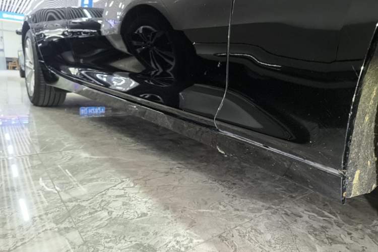 Used Cadillac CT5 2022 28T Luxury Edition Right Side Sill