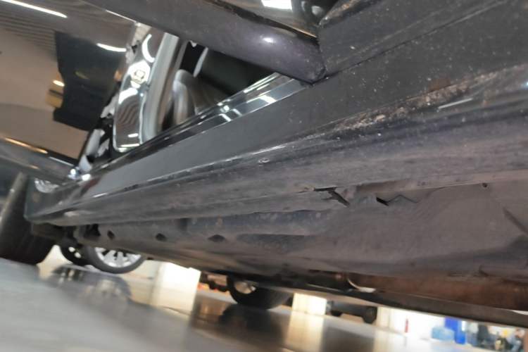 Used Cadillac CT5 2022 28T Platinum Edition Right Side Sill