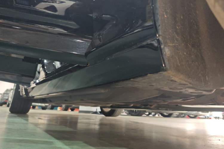 Used Cadillac CT5 2022 28T Luxury Edition Right Side Sill